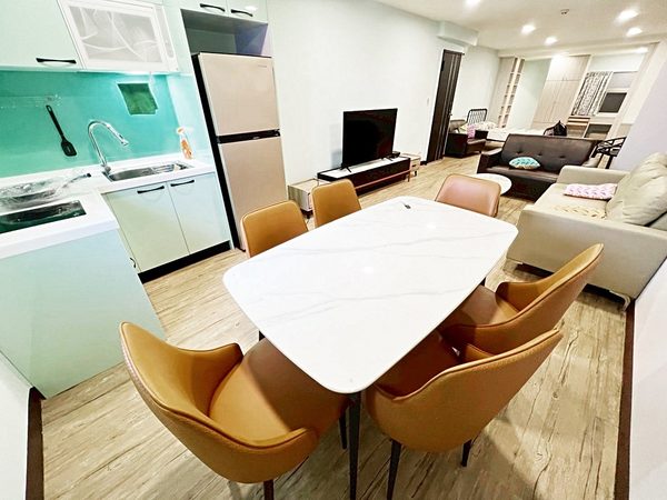 近捷運輔大站【採光大空間】家具齊★小廚房★垃圾代收