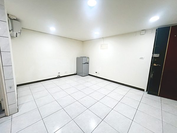捷運松山2分【優質獨戶】挑高４米２★可工作室★變頻冷氣