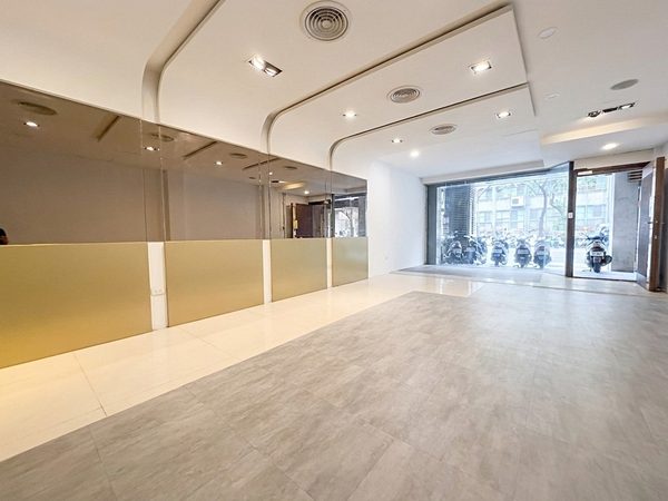 近捷運西門【黃金店面】稅另計★可營登★挑高３米２