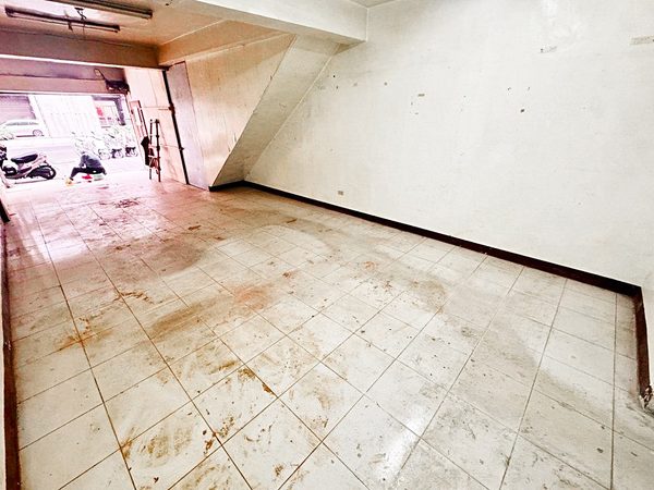 捷運板橋6分【黃金店面】可營登★面馬路★板橋商圈