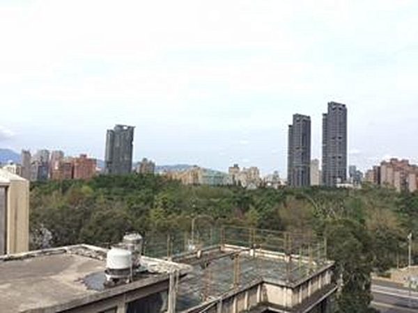 正對大安森林公園獨立門戶套房