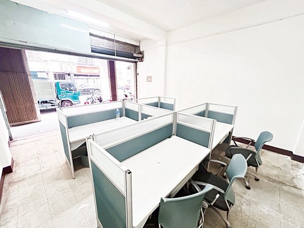 近捷運港墘【黃金店面】稅另計★有電梯★近商圈