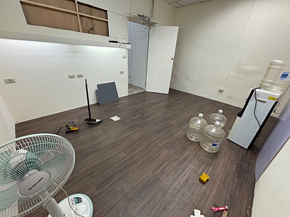 捷運三重國小5分【黃金店面】可營登★有人潮★面馬路（第6張）
