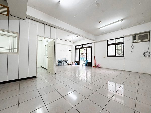 仁愛國小【超值1房2廳】免爬梯★瓦斯爐★門口停車