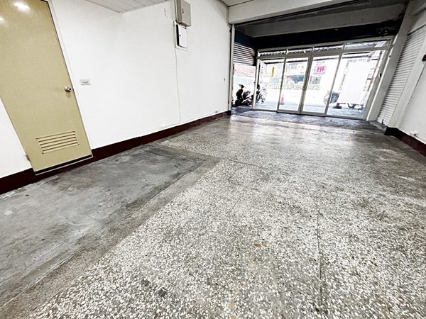 捷運秀朗橋3分【黃金店面】營登洽★可招牌★門口停車