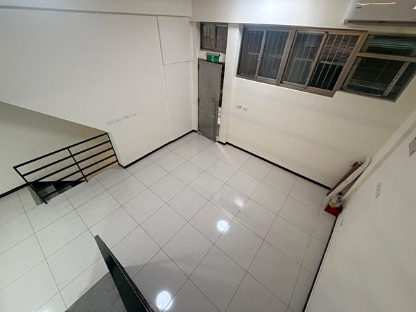 捷運西門5分【優質辦公】工作室★免爬梯★附地下室