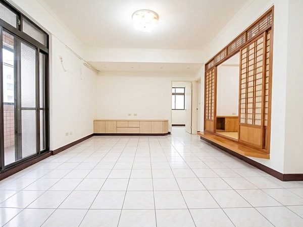 捷運唭哩岸【優質3房1廳】租屋補助★報稅入籍★養寵物