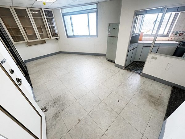頂溪國小【超值1房1廳】大面採光★獨立廚房★一層一戶