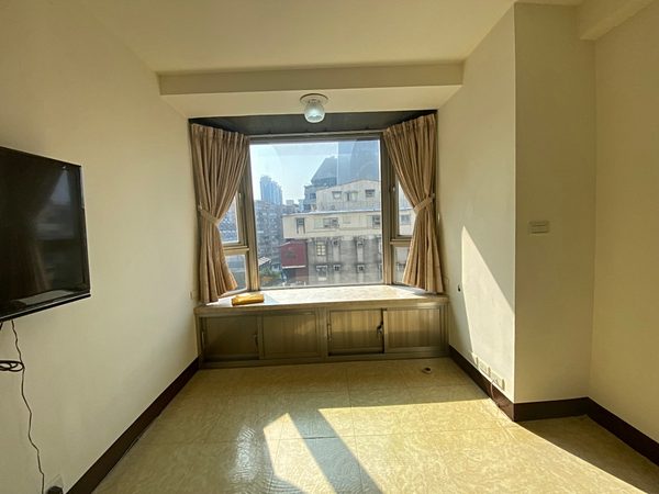 捷運忠孝敦化30秒【超值租案】有電梯★採光優★獨洗衣機
