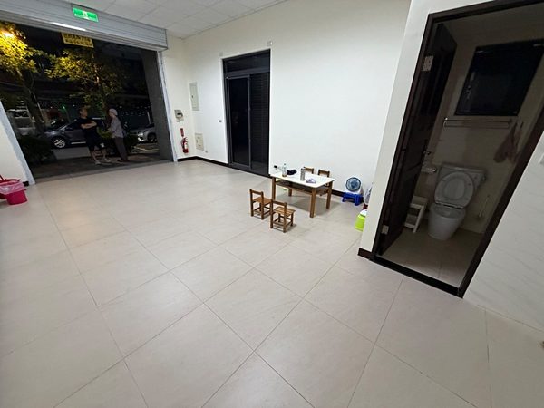 青年公園【黃金店面】可報稅★有警衛★新大樓
