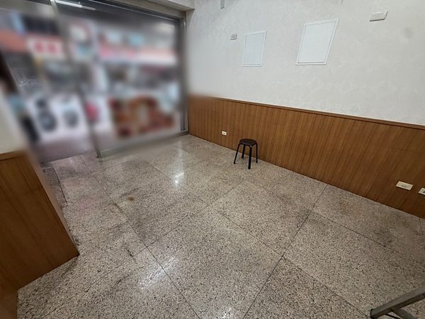 捷運西門4分【黃金店面】有人潮★面馬路★警衛管理