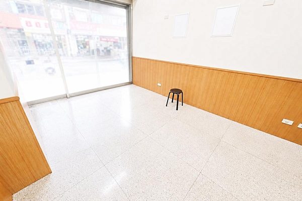 捷運西門4分【黃金店面】有人潮★面馬路★警衛管理