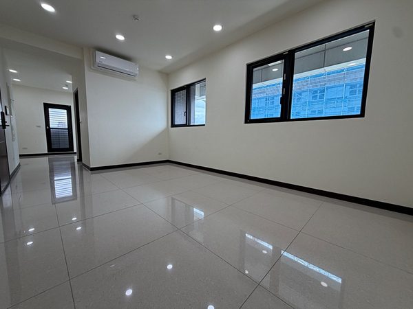近捷運西門【景觀辦公】警衛管理★採光優★有陽台