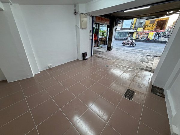 華中橋【黃金店面】可報稅★面馬路★可倉庫