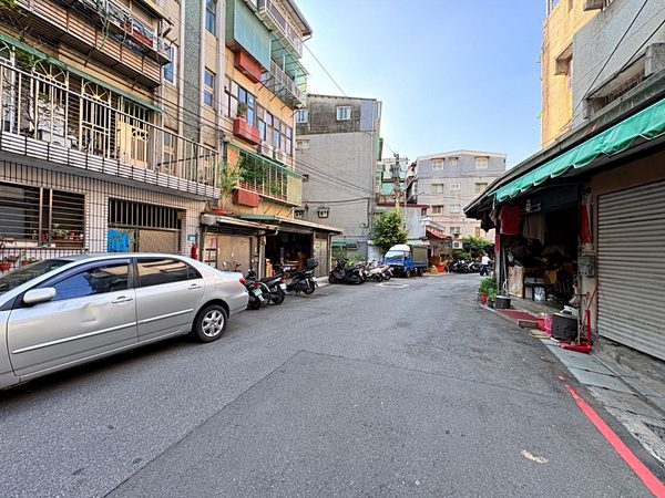 近捷運景安【黃金店面】可停車★有人潮★可輕食
