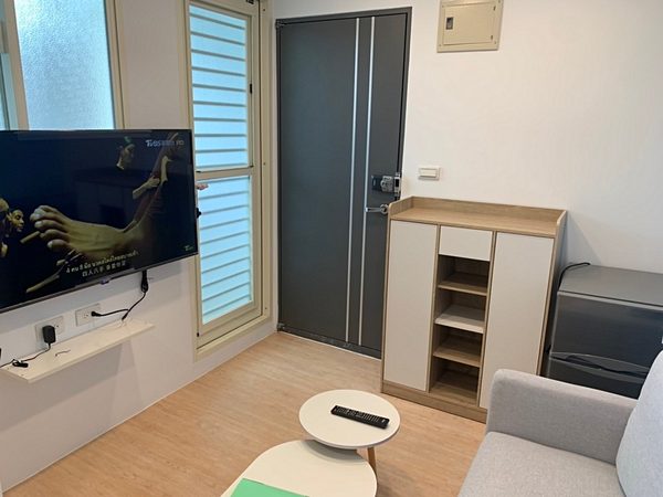 莒光環球商圈一卡皮箱入住一房一廳格局