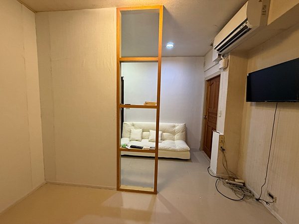天母新光三越附近電梯套房（客廳+廚房+房間）