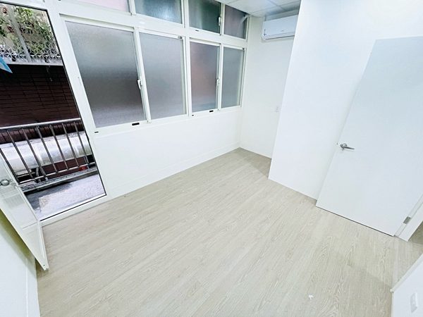 捷運內湖／新裝潢1房1廳。變頻冷氣。流理台。附傢俱