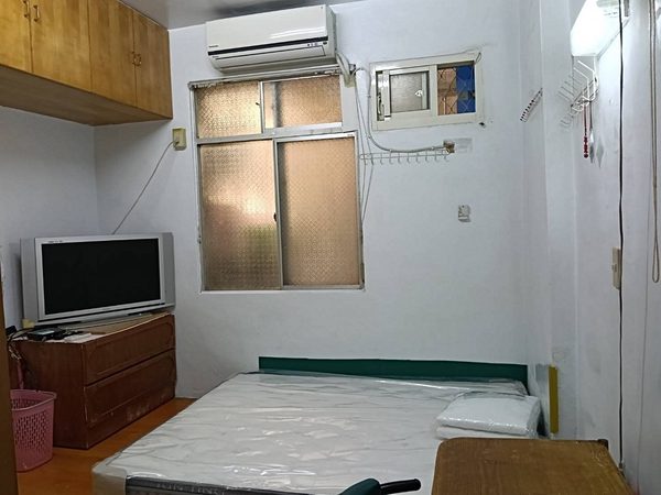 （押一付一）全新床墊位居一樓包含水電網路第四台超大衣櫃收納多